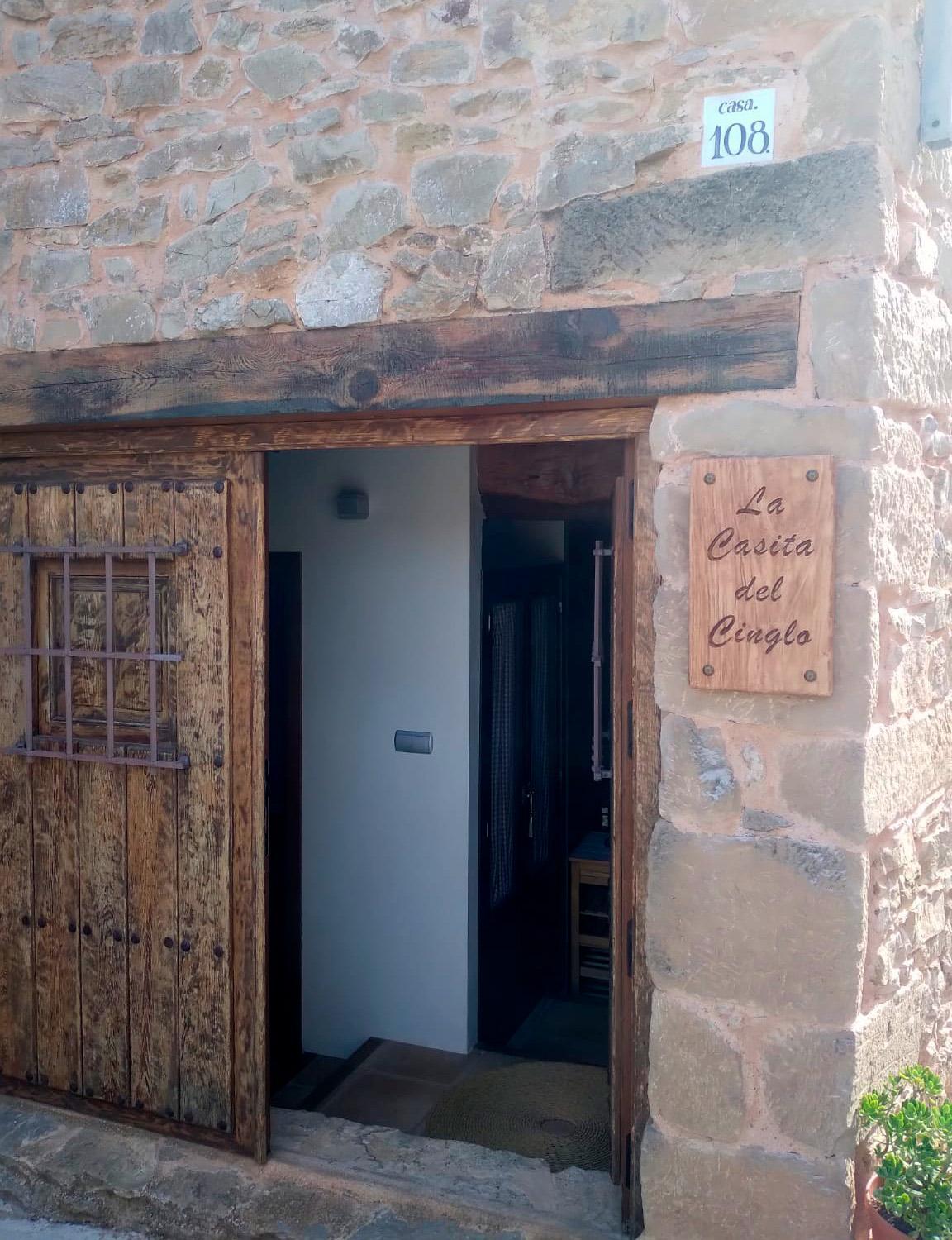 La Casita Del Cinglo * Obispo Hernandez